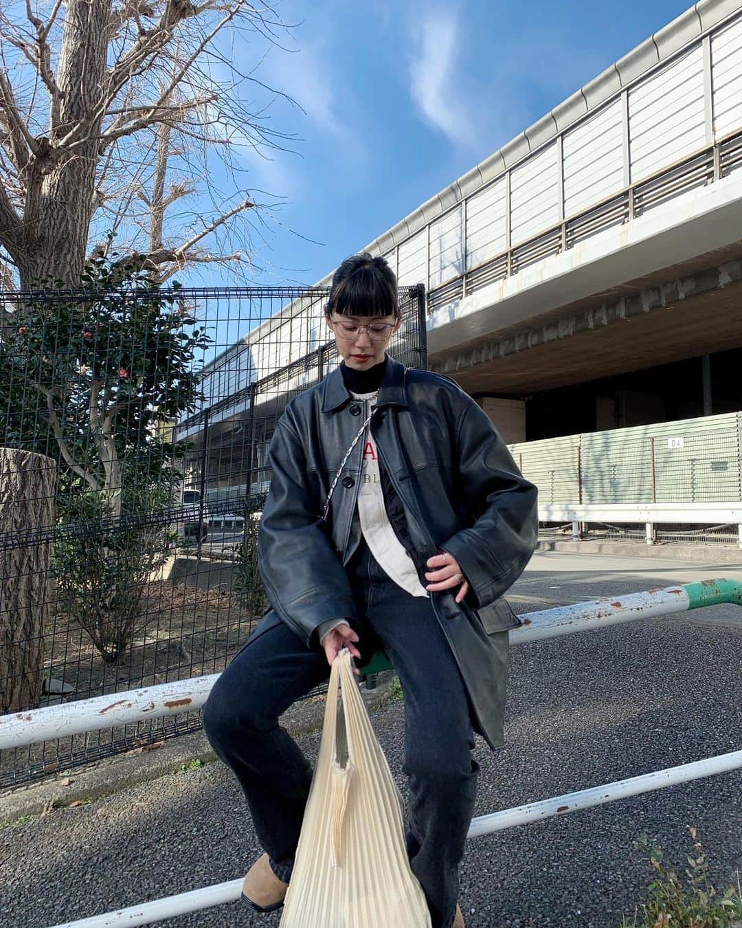 Shiho Sasakiのインスタグラム：「オーバーサイズにフレアデニムという 私的黄金比コーデの日👑  #私服」