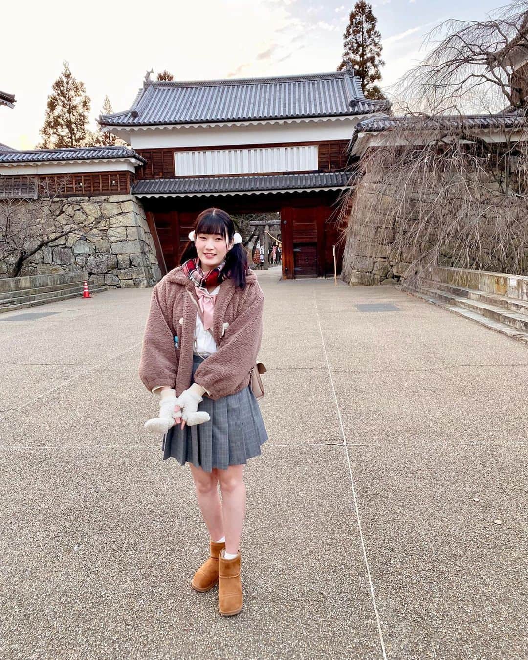 西原さつき（さつきぽん）さんのインスタグラム写真 - (西原さつき（さつきぽん）Instagram)「長野県の蓼科高原へ行ってきました♡ 年に一度だけ、1月にお友達と一緒に長野県へ旅行に行ってるのです( ¨̮ ) ⁡ 1月は少しだけ仕事が落ち着くので、毎年このタイミングだけ旅に出ています🚗 …といいつつ、今回は前後に仕事を入れてしまって（千葉県と新潟県）結果的に車で500Kmくらい移動した気がする（‼︎） ⁡ ドライブ中って、景色を眺めながら頭の中で色んなことを考えたり、整理しているので私にとってはすごく大切な時間🫧 ⁡ 歴史好きな友達に連れられて真田神社へ行ってきました⛩御利益ありますよーに🤲 ⁡ 今回もリフレッシュできた〜☺️ またお仕事頑張るぞー(•̀ᴗ•́)و ⁡ ⁡ ⁡ #長野旅 #さつきぽん #乙女塾 #カンコー学生服 #トランスジェンダー #transgender #真田神社 #蓼科」1月31日 21時02分 - satsuki_nishihara