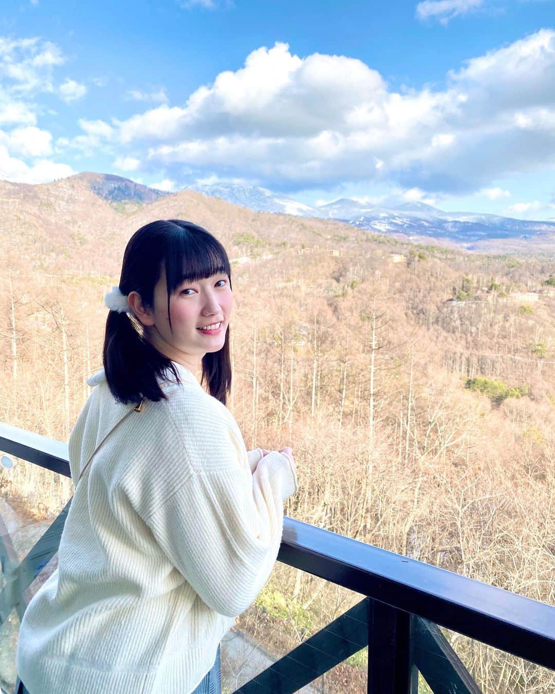 西原さつき（さつきぽん）のインスタグラム：「長野県の蓼科高原へ行ってきました♡ 年に一度だけ、1月にお友達と一緒に長野県へ旅行に行ってるのです( ¨̮ ) ⁡ 1月は少しだけ仕事が落ち着くので、毎年このタイミングだけ旅に出ています🚗 …といいつつ、今回は前後に仕事を入れてしまって（千葉県と新潟県）結果的に車で500Kmくらい移動した気がする（‼︎） ⁡ ドライブ中って、景色を眺めながら頭の中で色んなことを考えたり、整理しているので私にとってはすごく大切な時間🫧 ⁡ 歴史好きな友達に連れられて真田神社へ行ってきました⛩御利益ありますよーに🤲 ⁡ 今回もリフレッシュできた〜☺️ またお仕事頑張るぞー(•̀ᴗ•́)و ⁡ ⁡ ⁡ #長野旅 #さつきぽん #乙女塾 #カンコー学生服 #トランスジェンダー #transgender #真田神社 #蓼科」