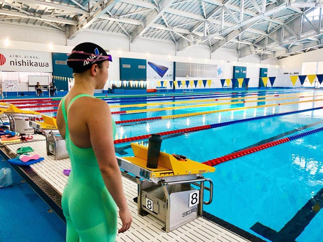 赤瀬紗也香さんのインスタグラム写真 - (赤瀬紗也香Instagram)「. 【ご報告】 いつも応援してくださる皆様へ  2022年12月に行われた世界短水路選手権を最後に 競技生活に区切りをつけることを決めました。  オリンピック出場という小さな頃からの夢は叶いませんでしたが、世界水泳をはじめたくさんの国際大会を経験させていただきました。 安定した結果が出せず浮き沈みの激しい競技生活でしたが、どんな時でも支えてくださり感謝の気持ちでいっぱいです。  そしてここまで競技を続けてこられたのは家族や友人、 所属先のANAエアポートサービス、JSSをはじめ コーチやトレーナー、チームメイトなど、 応援してくださった皆様のおかげです。 ありがとうございました！  第二の人生もどうかよろしくお願いします！  @speedo_japan @view.japan  #ANAエアポートサービス #JSS #Speedo #VIEW #JSS八王子 #日本体育大学 #SA新城」1月31日 20時58分 - syk_aks25