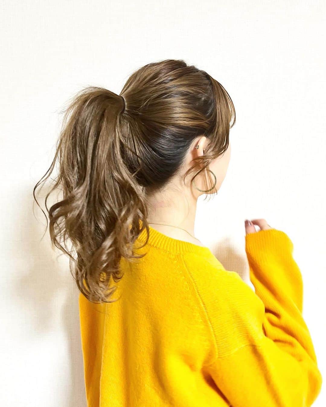 しばたあやなさんのインスタグラム写真 - (しばたあやなInstagram)「何枚目が好き？🫶  #ヘアアレンジ #アレンジ #ヘアセット #ミディアムヘアアレンジ  #ハーフアップ #くるりんぱアレンジ  #お団子ヘア #ポニーテール #編み下ろしアレンジ  #バンスクリップ #ローポニー #ローポニーアレンジ」1月31日 21時17分 - ayamarjr.s