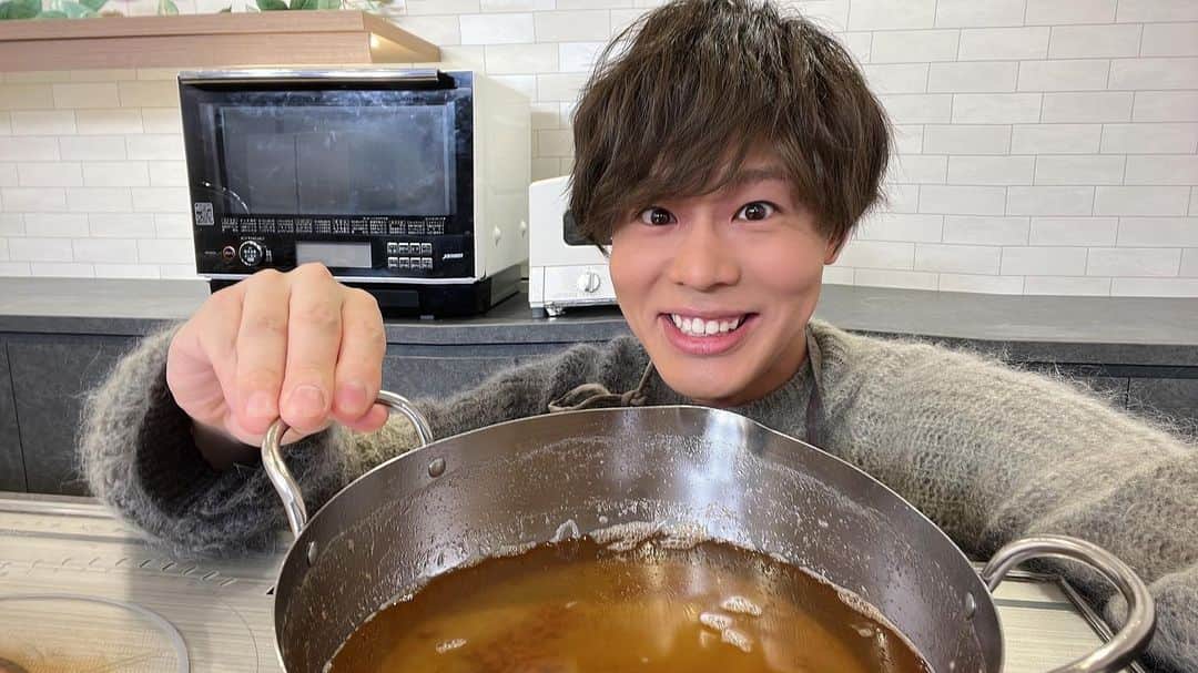 神尾晋一郎のインスタグラム：「#神飯会 にリニューアル！！ ご視聴ありがとうございましたー！！ 麻婆ソースは万能だ！！！」