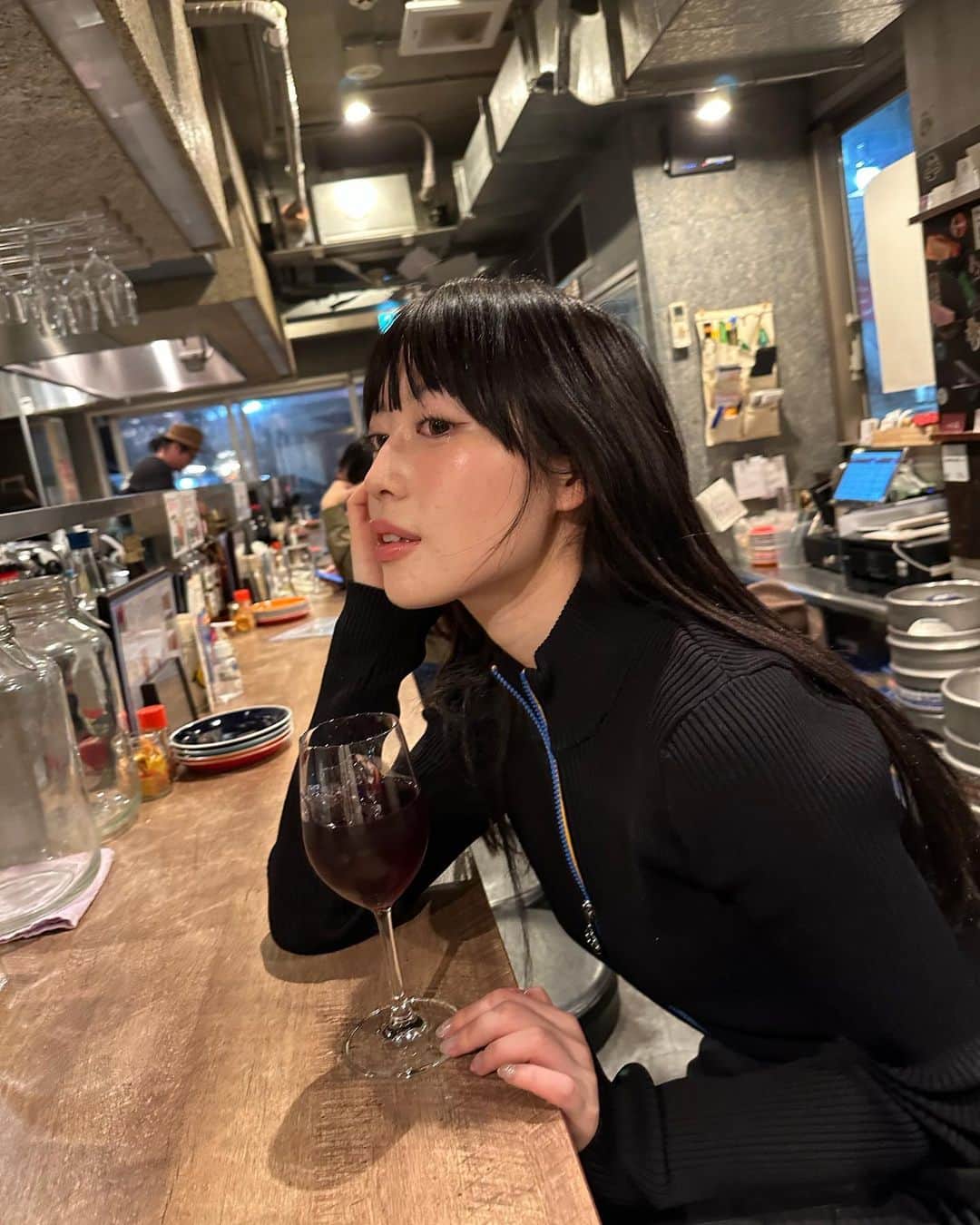 柚月瀬那のインスタグラム：「しほにゃんといるとよく笑います👭🫶🏻 I miss my super long hair少しだけ🤌🏻」