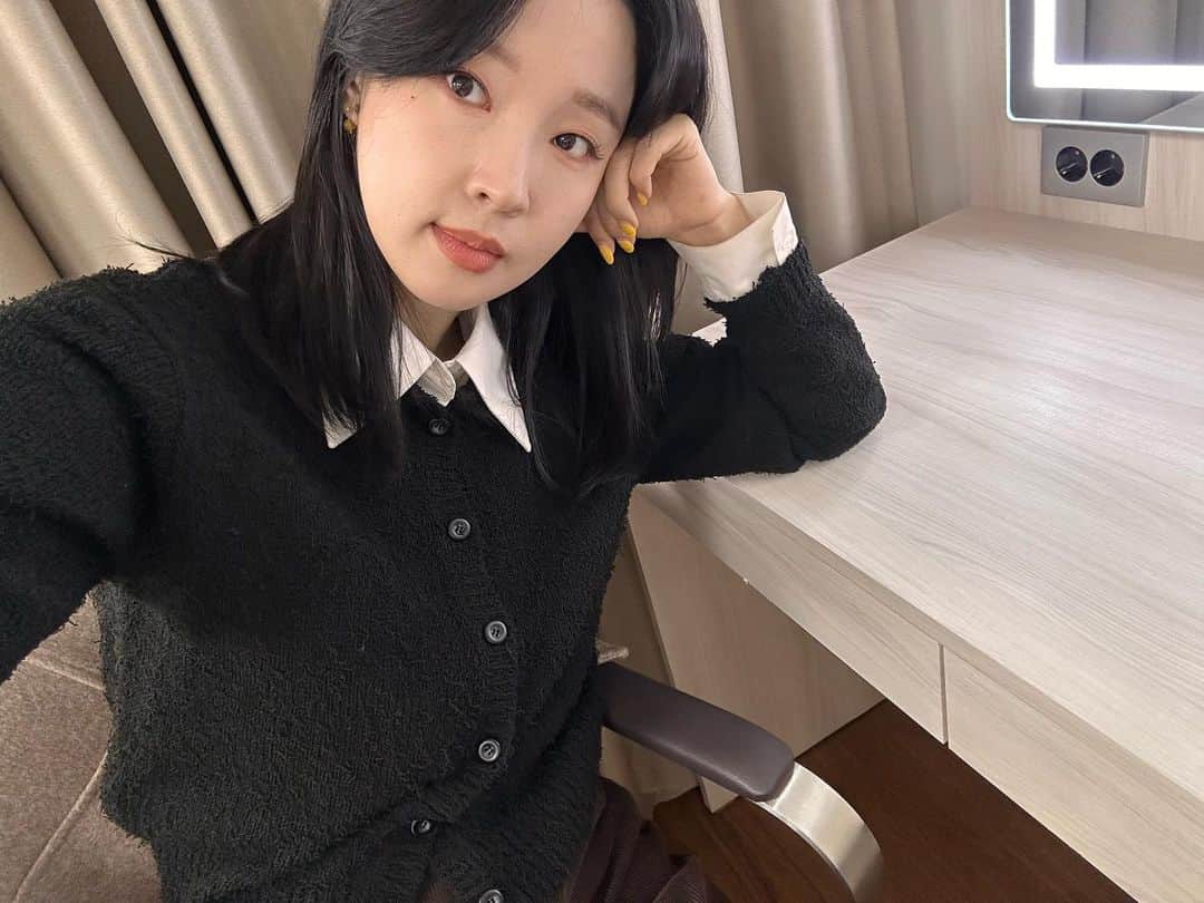 チョン・ジユンのインスタグラム：「1월지나가는 속도=새벽배송,이틀굶고 밥먹는속도,주말지나가는속도」