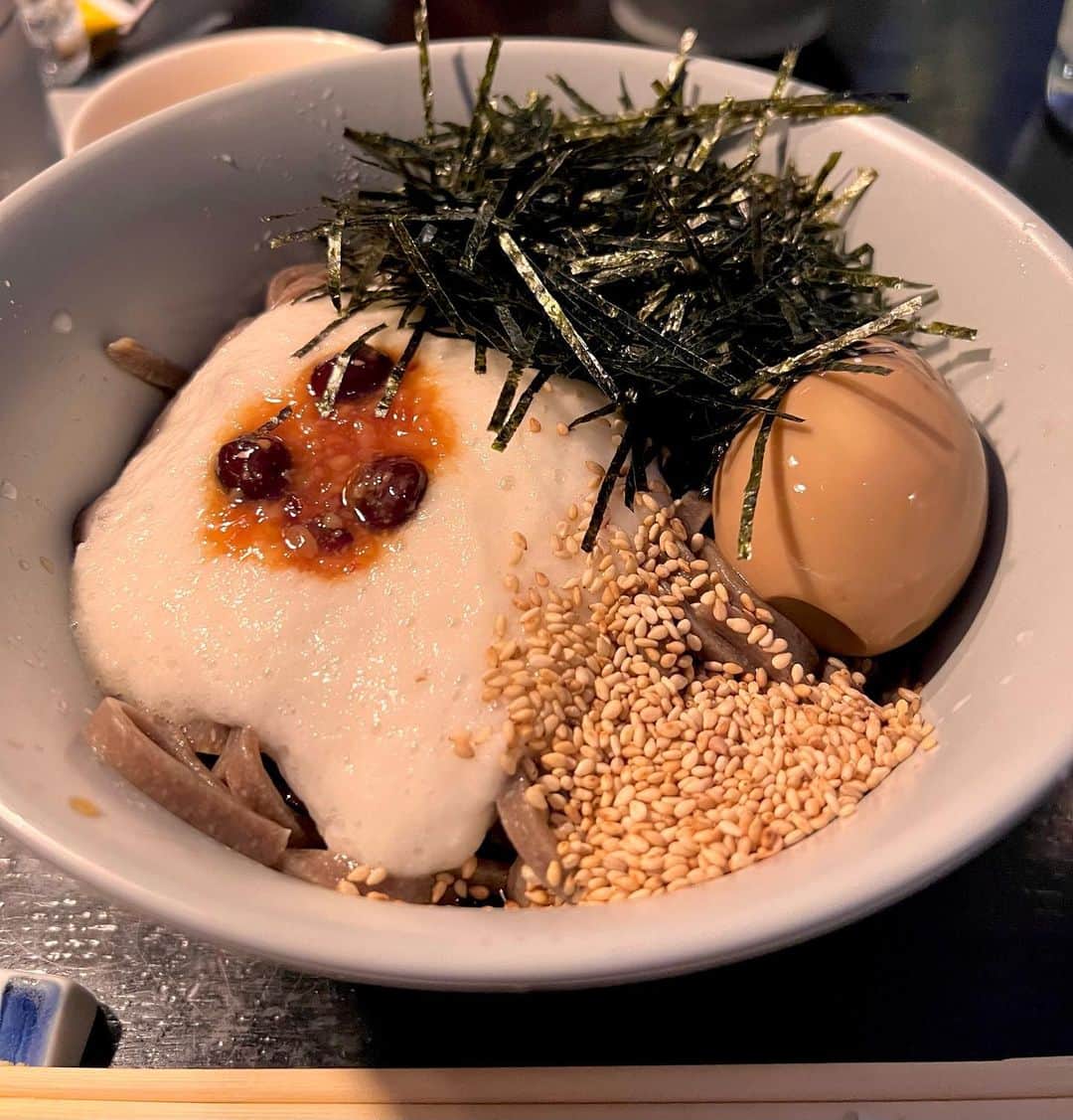 AO のインスタグラム：「太麺だったすごく ちゃんと蕎麦感じた おいしい #蕎麦#とろろ蕎麦#渋谷ストリーム#蕎麦活」