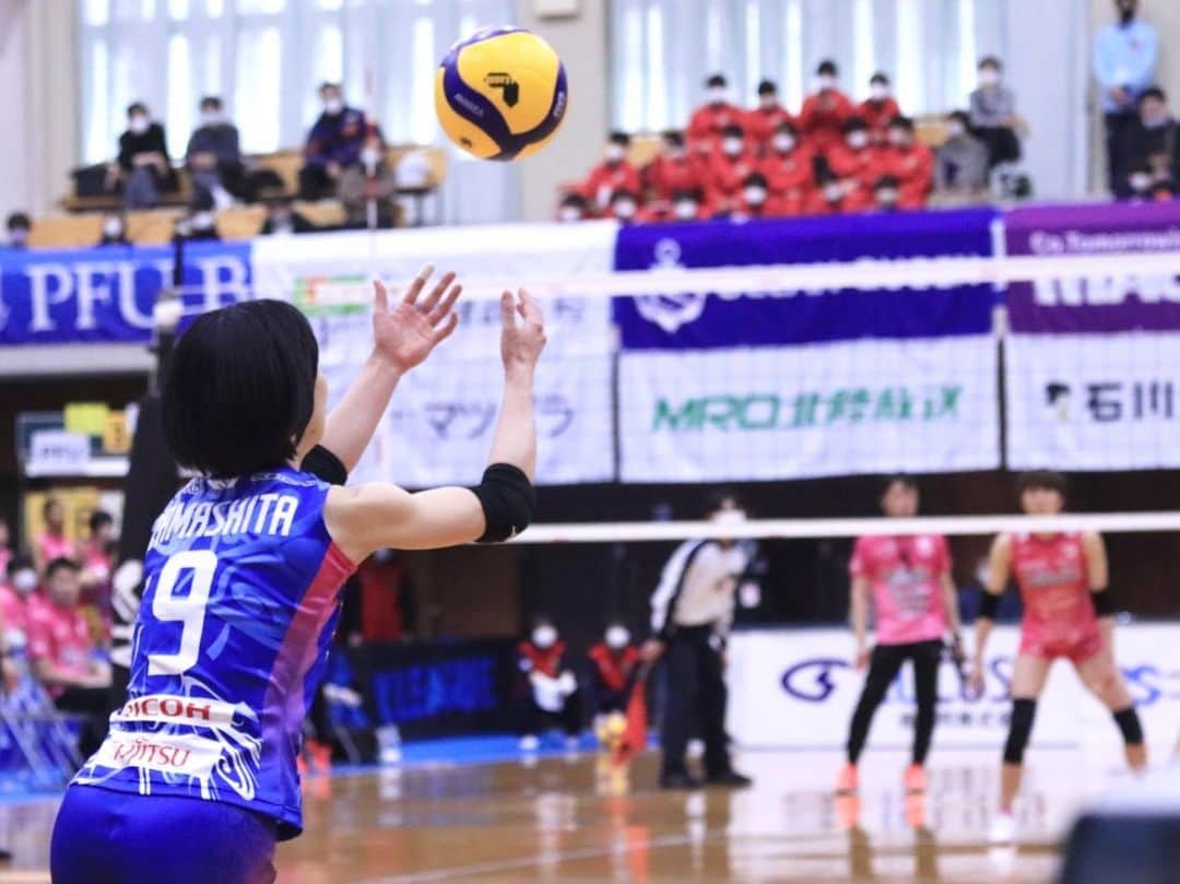 大宮里美のインスタグラム：「何から載せればいいのか分からないけど、とりあえずかっこいいから何でもアリということにしておく。  #山下遥香 選手 #PFUブルーキャッツ #PFUBlueCats #総力結集 #全員活躍  #紫波町総合体育館 #休日に紫波町でバレーボールを観るという選択」