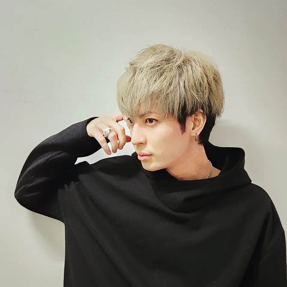 斉藤秀翼のインスタグラム：「#hair⁡ ⁡#blondhair ⁡ ⁡#style⁡ ⁡#actor⁡ ⁡#singer⁡ ⁡#Japan⁡ ⁡#fine⁡⁡ ⁡#harajuku ⁡  ⁡」