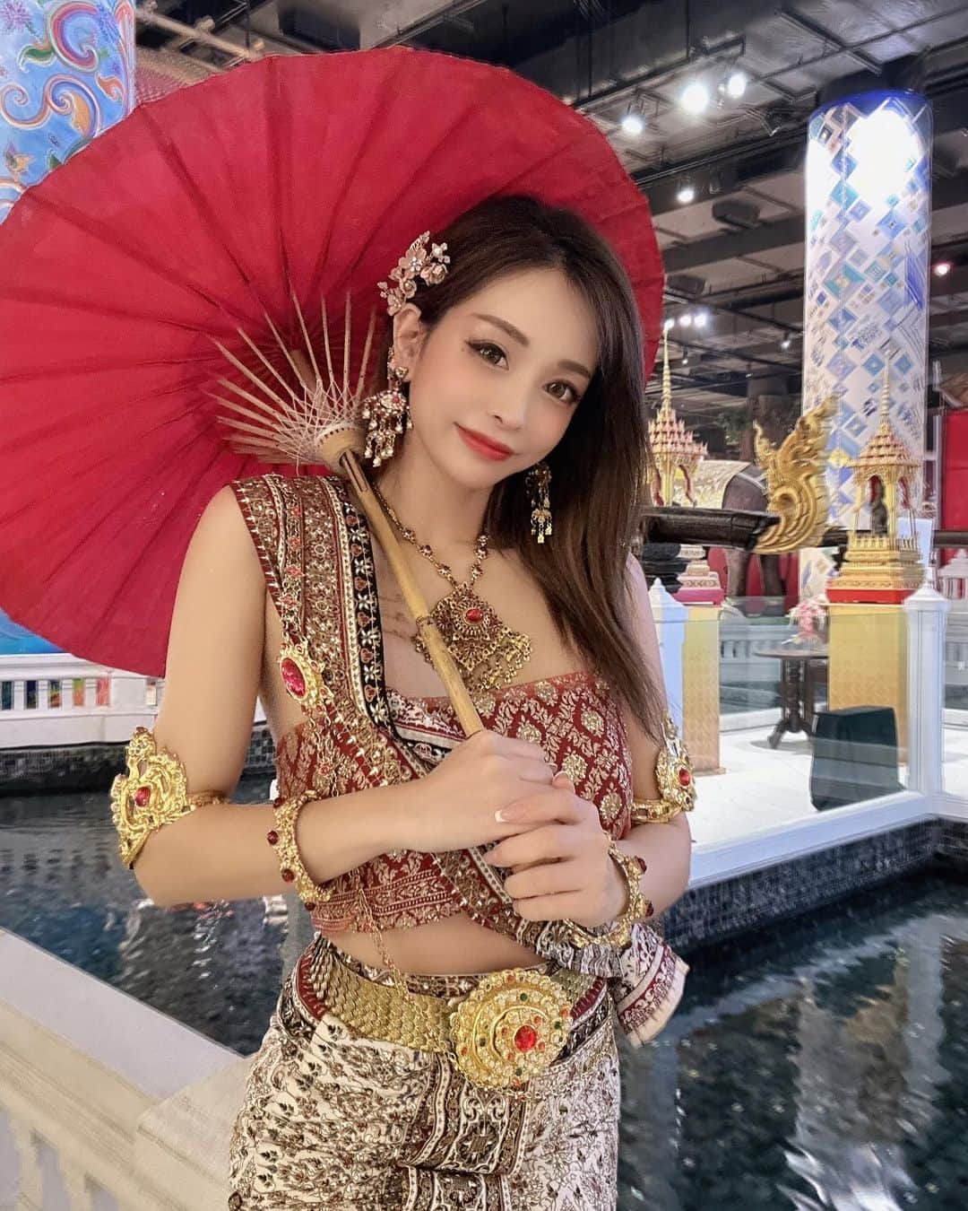 masumiさんのインスタグラム写真 - (masumiInstagram)「・ コップンカー🇹🇭🙏 4日間楽しすぎた☺️✈️ : 民族衣装で撮影してもらった📸 ヘアセット、ヘアメイクもしてもらって どれも衣装可愛かった☺️💕 : : : #タイ  #タイ旅行  #民族衣装  #撮影 #bangkok  #バンコク #女子旅  #instalike  #instagram  #instadaily」1月31日 21時49分 - msm1026xx