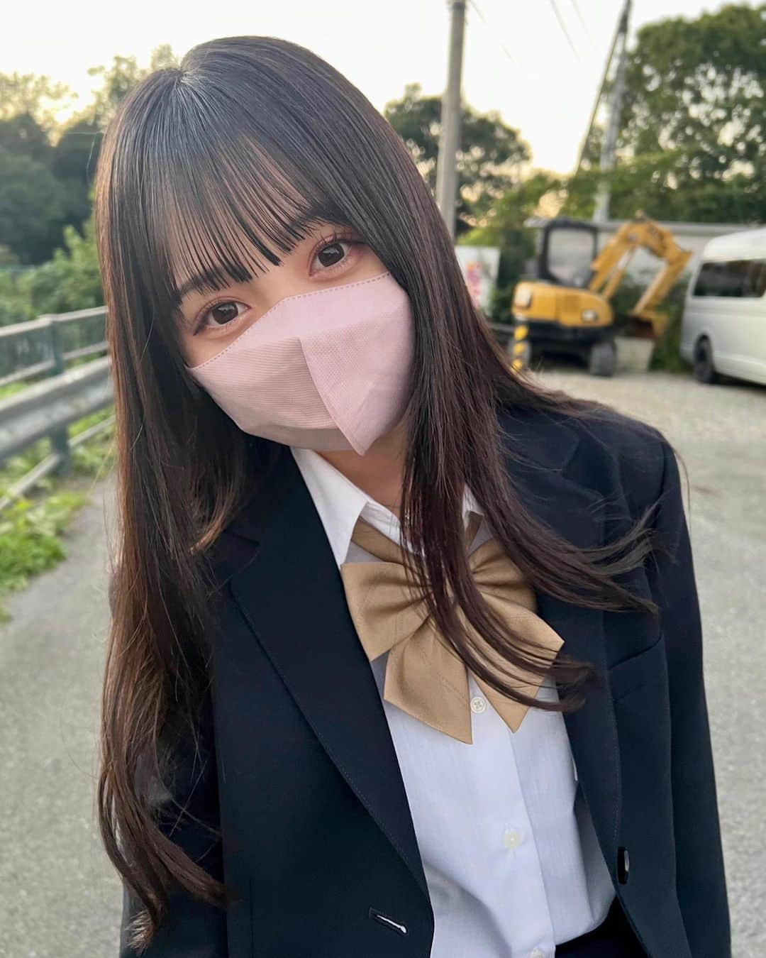 吉田佳音のインスタグラム：「いっしょに帰ろ(^^‪ ) ̖́-‬ ・  ・  ・  ・ #05 #sjk #jkブランド #制服 #normalcamera #放課後」