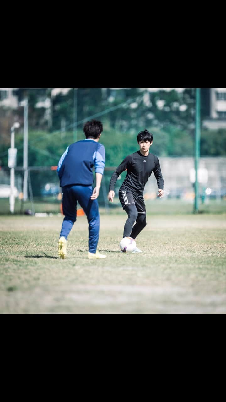 山崎直之のインスタグラム：「Canon R6 markii Test #サッカー #1対1 #ドリブル  #山﨑直之 #プロ選手 #football #canon_taiwan #canonr6markii #test #canon2470mm #台湾 #taiwan   想要增進1對1帶球過人技巧的人 請聯繫 @academy5.5  全年齡皆可！」