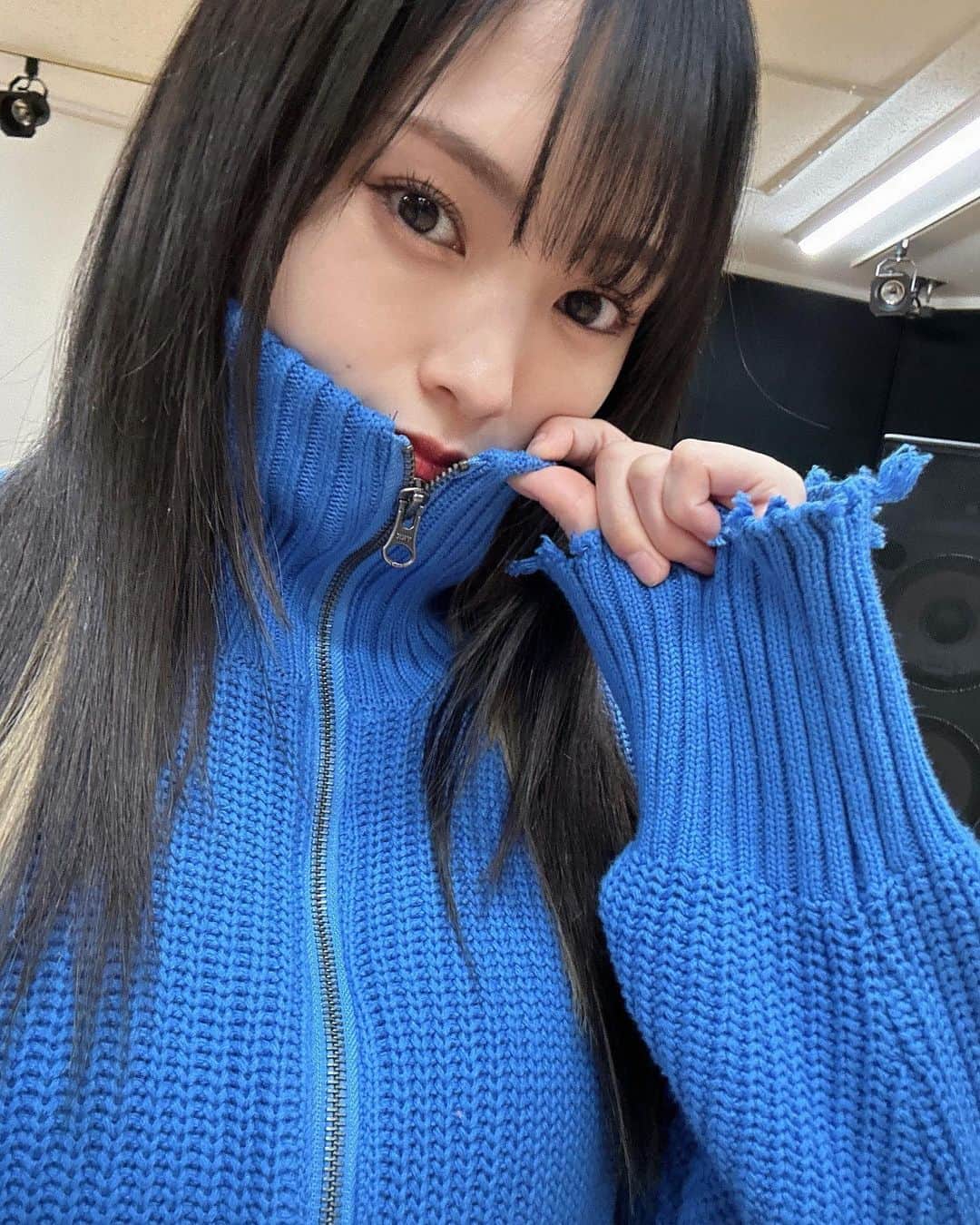 のインスタグラム：「⁡ Billboard LIVEリハわず🎸 ⁡ モノトーン大好きマンやけど 今年は原色とか、はっきりした色の服いっぱい着たいᵕ̈*🫶」