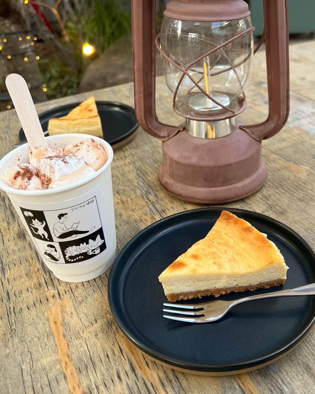 新保里歩さんのインスタグラム写真 - (新保里歩Instagram)「親友とカフェに…☺️☕️  ベイクドチーズケーキ美味しかったなぁ🤤良き時間でした🫧  そして明日から２月☺︎ はやいですね…😳  １月も気づいたら終わってたなぁ⛄️ 今月もお疲れ様でした❄️」1月31日 22時10分 - riho_shinbo0714