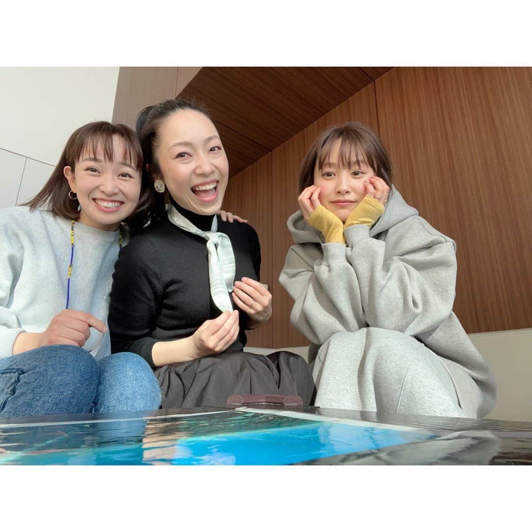野田久美子のインスタグラム：「. あー楽しかったー！！ 喋り続けたー！！ 笑い続けたー！！笑  愛ちゃん＆10年以上ぶりに会えた劇団四季仲間の あき！ すごい繋がりで3人が集合！！  涙流すほど笑ったなー 笑笑笑笑笑  仲間っていいなー 出逢いって凄いなー ありがとうー！ またすぐに❤️  love . . . #同い年#増田朱紀#高橋愛」