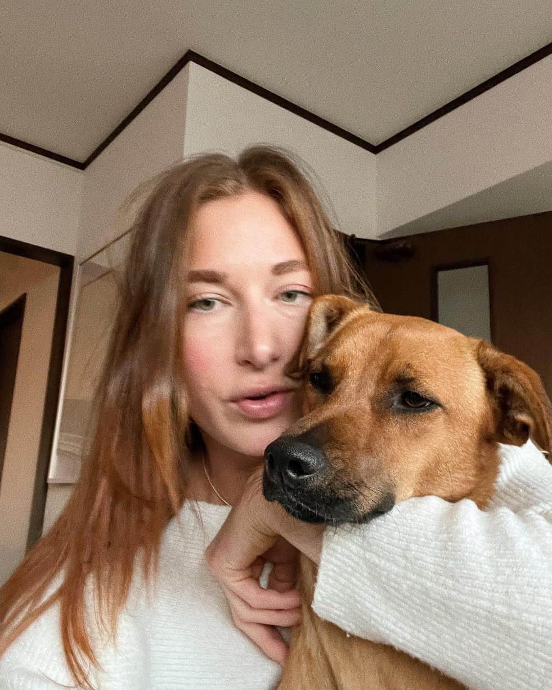 カースタ・ロウのインスタグラム：「got the LOML in a chokehold」