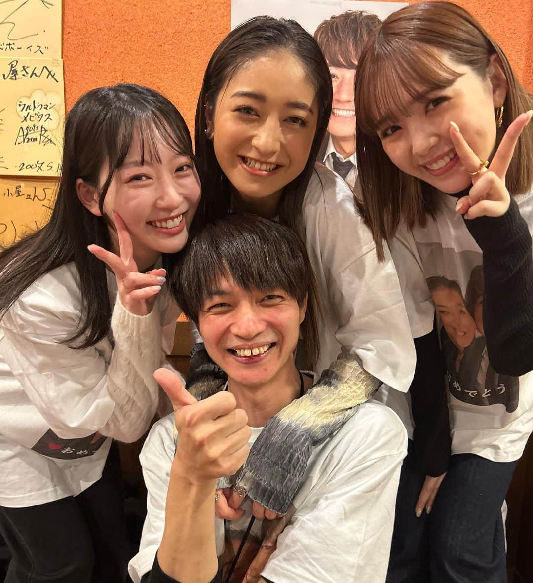 永谷知也のインスタグラム：「初めて自分が撮ってない写真をupします📸 20年以上カメラやってて、写真が上手てなんでしょうね(笑) 僕は、のりかず @norikazu1980 が 撮ってくれたこの写真を凄く気に入りました🥳 愛を感じます。 ゆらちょぱるん。僕がpopteenを長年やらせて頂いた最後の3人です。 @yula1018  @michopa1030  @2525nicole2  みちょぱ、おめでとう🥰  #ゆらちょぱるん」