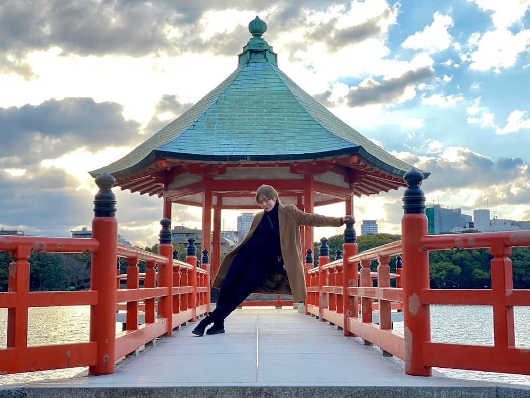 ルウトさんのインスタグラム写真 - (ルウトInstagram)「🏃‍♂️  先日、初めての福岡に行って来ました！大濠公園の浮見堂と夕陽が綺麗だった☀️ 念願のSUGOCAもゲット。よかよか〜☺️」1月31日 22時50分 - chitoseruto