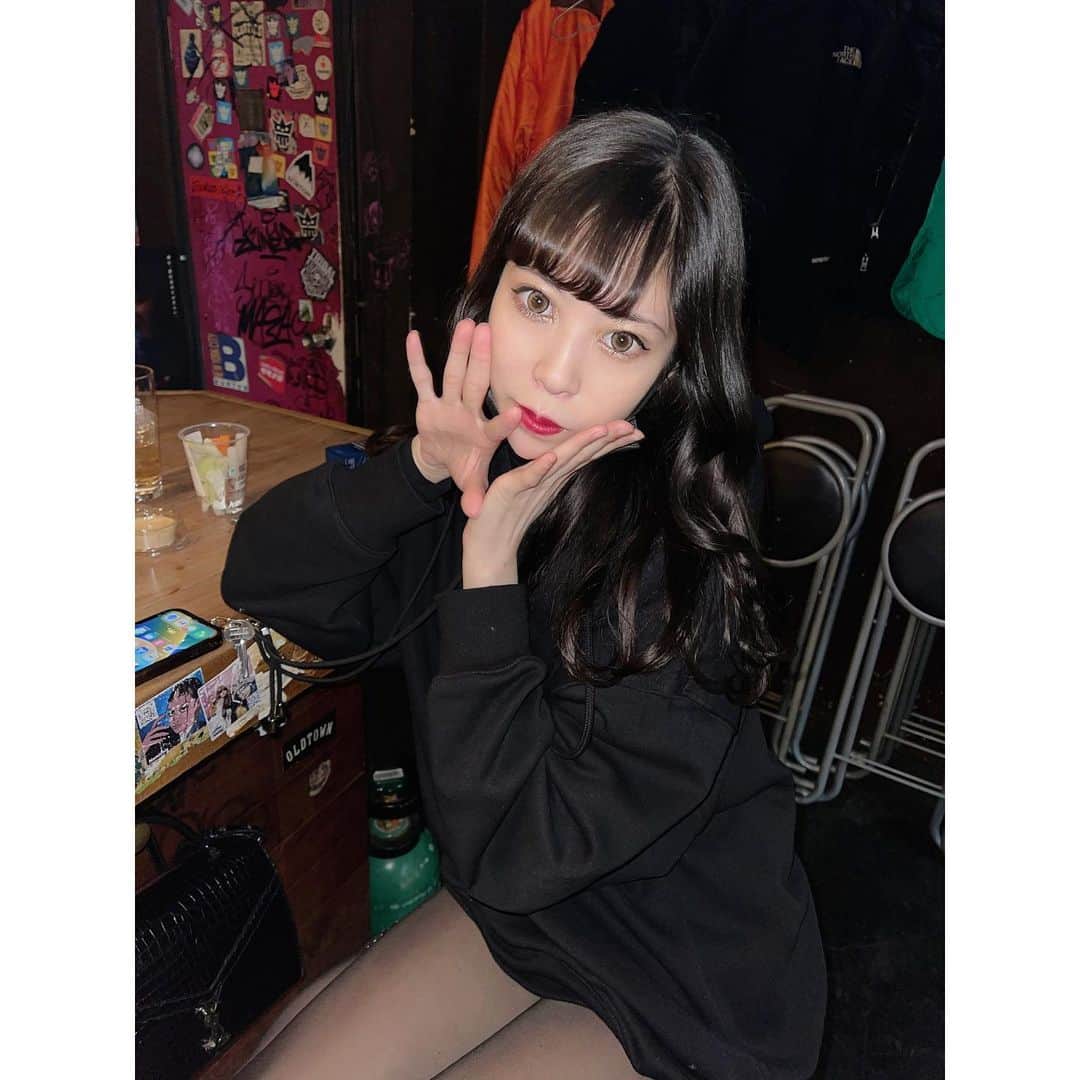 中川ジュリアのインスタグラム：「最近は暗めモード🤟　@okayama_yuhi ありがとうございます！」