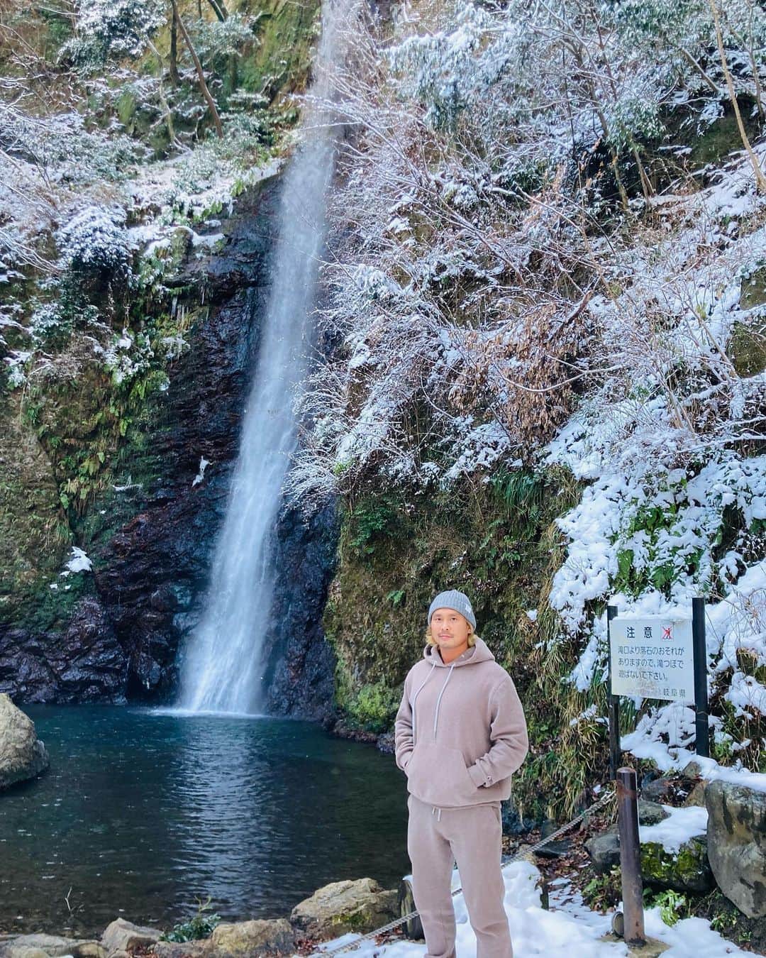 中嶋勝彦のインスタグラム：「自然の力を貰いに power of nature  #自然 #滝」