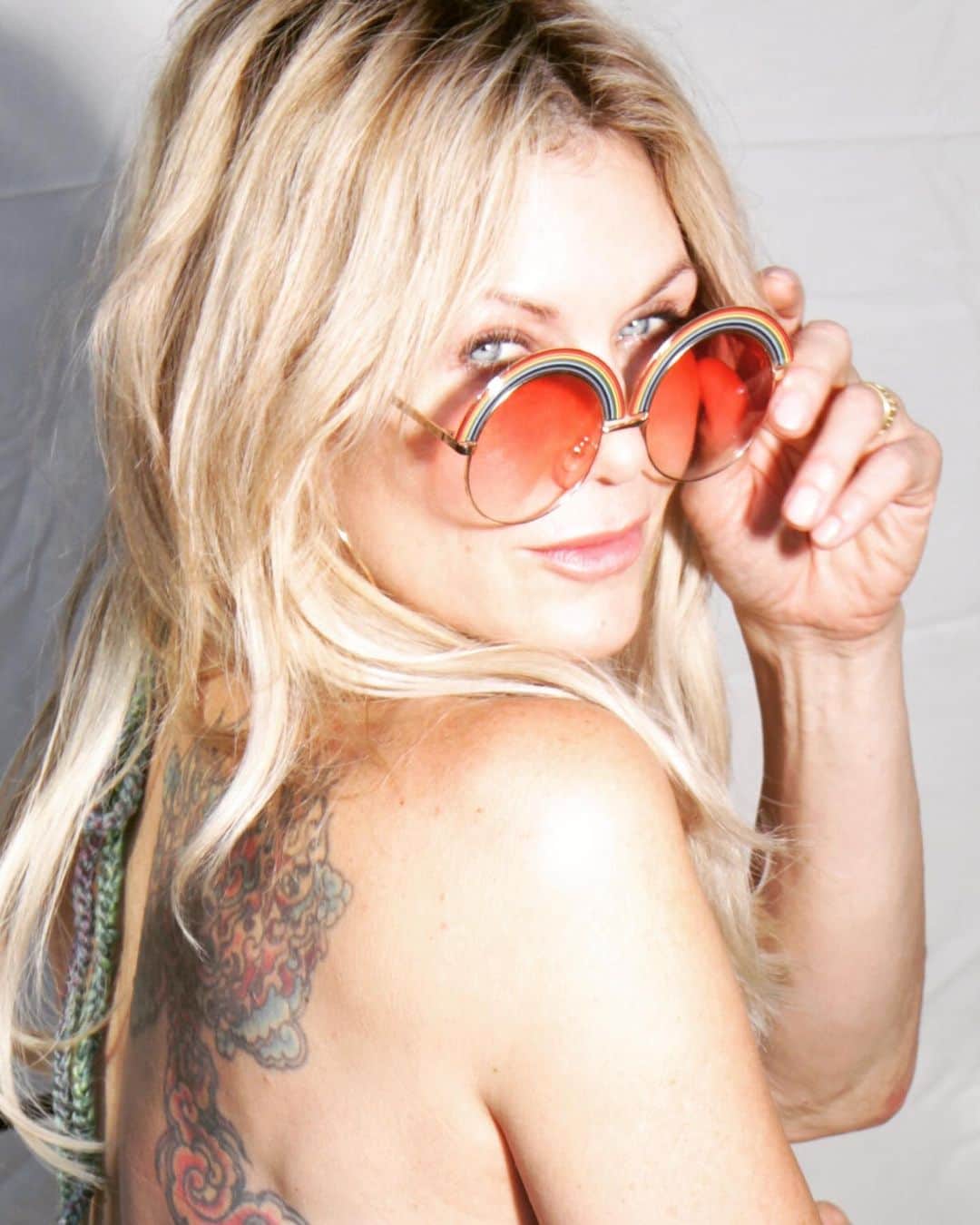 ステイシー・ハイダックのインスタグラム：「Look at the world through rainbow colored glasses!!! Groovy!!!!! 🌈 🤗👍❤️🌈 Love&Light!!!!❤️🤘」