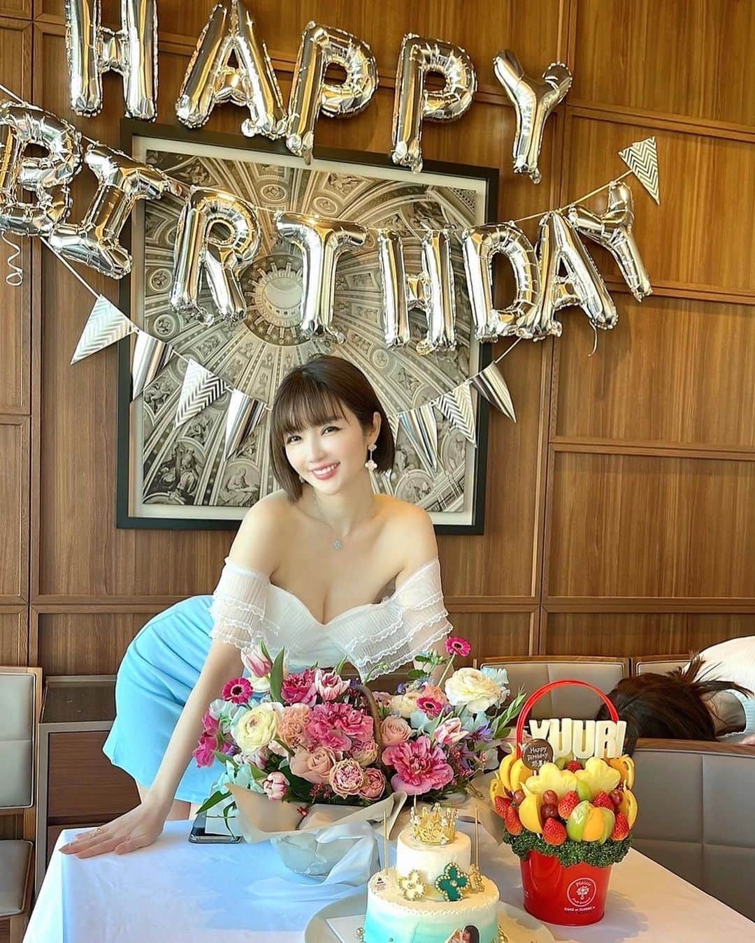 森下悠里のインスタグラム：「大好きな🤍大好きな🤍 素敵なお友達に囲まれて💕 私は最高の幸せ者😌🤍  写真と動画沢山撮ってもらったので まだまだ続きます🥹💓💓」