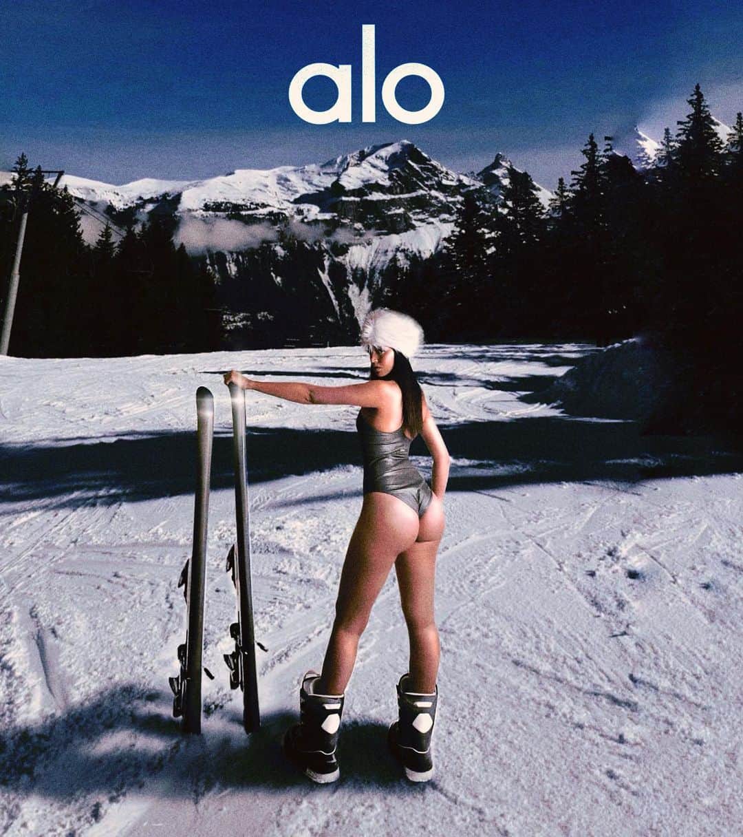 シンディ・キンバリーのインスタグラム：「ice princess @alo  self shot come back 🧊」