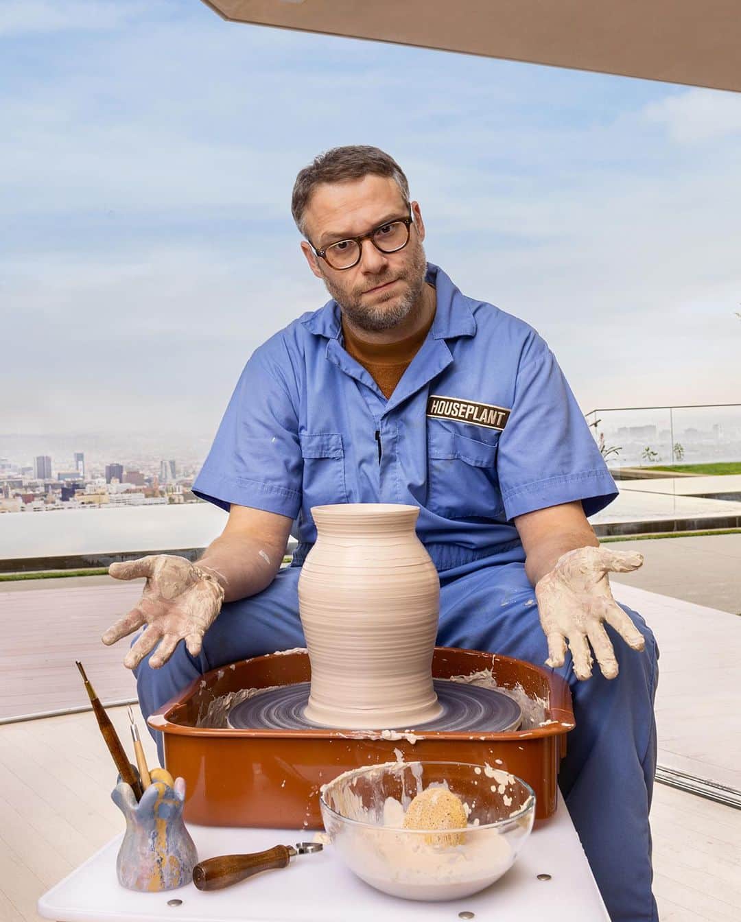 Airbnbのインスタグラム：「It’s always been about the high life for @sethrogen. And now, for the first time ever, he’s partnering with Airbnb to invite guests to live it. This overnight stay is decked out with Rogen's self-made ceramics, @houseplant Housegoods, design-forward furnishings and well...a bunch of houseplants, obviously.  Pot(tery) lovers and their best buds can request to book this overnight stay on February 7th at 10AM PT at the link in our bio.」