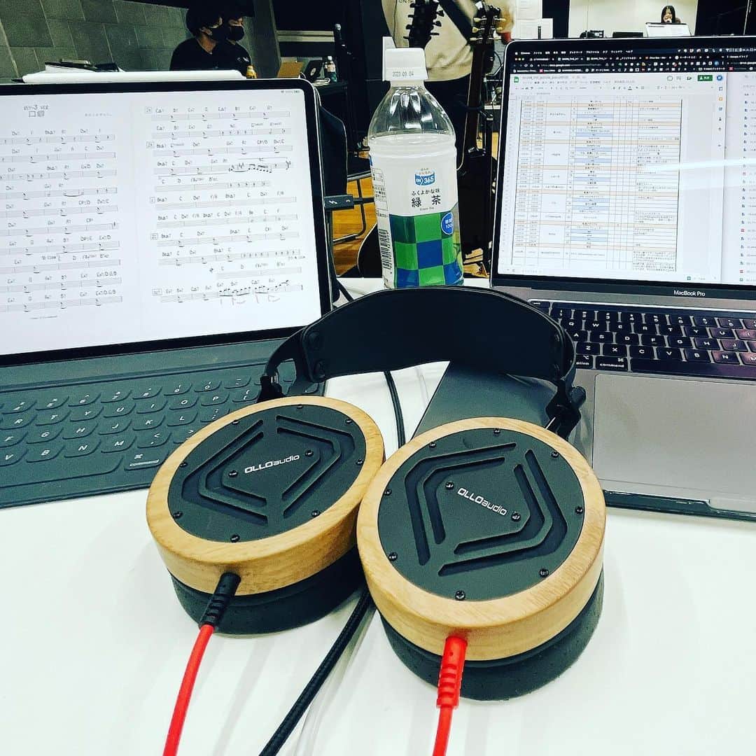 tokuのインスタグラム：「いい感じのヘッドホンでした 今までのボーカルチェインを見直します、捗る。  #s5x #olloaudio」