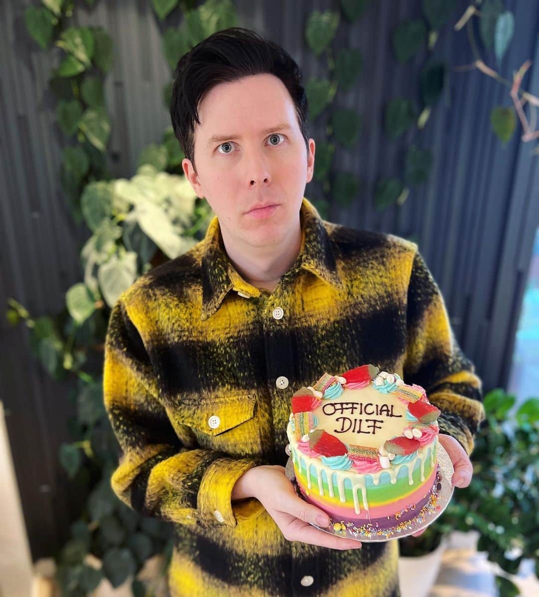 フィル・レスターさんのインスタグラム写真 - (フィル・レスターInstagram)「okay Dan is now officially banned from ordering the birthday cake  dilf more like CAKE I’d like to EAT am I right #cile」2月1日 4時01分 - amazingphil