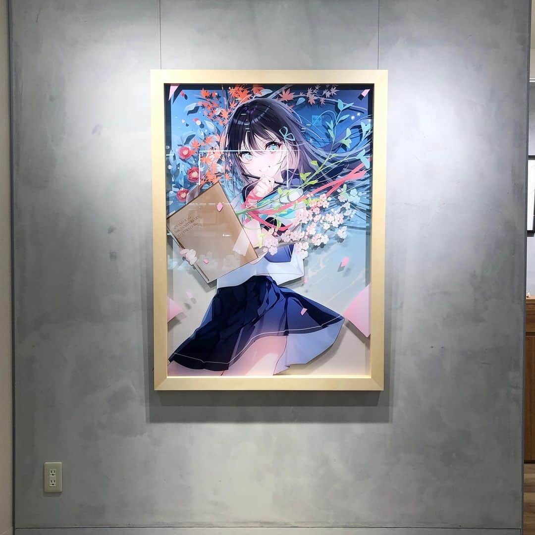 のインスタグラム：「本日より大阪個展開催です。  美和野らぐイラスト展🌈 -emoji 50 illustrations- in Osaka   ▽2023年2月1日〜14日 阪神百貨店 8F  ▽2023年2月5日 サイン会&ライブペイント  #個展　#阪神梅田本店  #美和野らぐ　#miwanorag #illustration #soloexhibition #animeart  #絵 #イラストグラム」