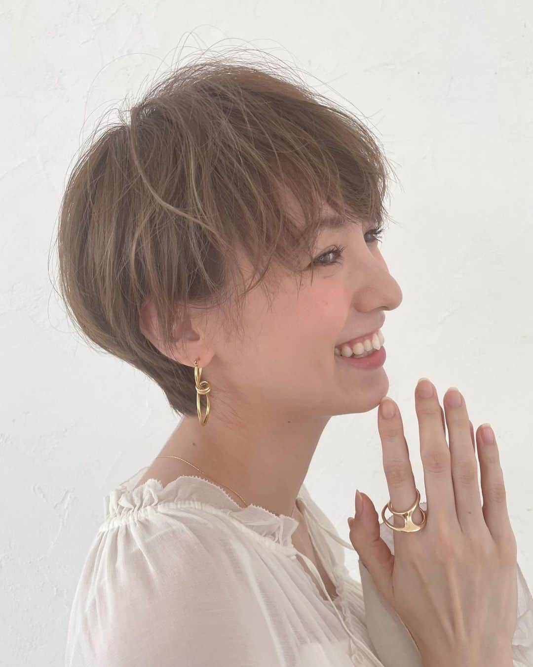 南明奈さんのインスタグラム写真 - (南明奈Instagram)「最近の衣装たち✨  写真1・2枚目 シャツ、スカート @limue_official ピアス、リング @cene_316l  写真3・4枚目  ブラウス @casa_fline パンツ @limue_official 靴 @randa_pic ピアス @cene_316l リング @createclair  写真5・6枚目 ブラウス、スカート @aula.aulaaila_official 靴 @randa_pic ピアス @abiste_official  写真7・8枚目 ワンピース @rosebud_official_ ブーツ @randa_pic ピアス @abiste_official  写真9・10枚目  トップス @fumiku_tokyo @pr.artos パンツ @mallowblue_official ピアス @abiste_official」2月1日 13時46分 - akinaminami