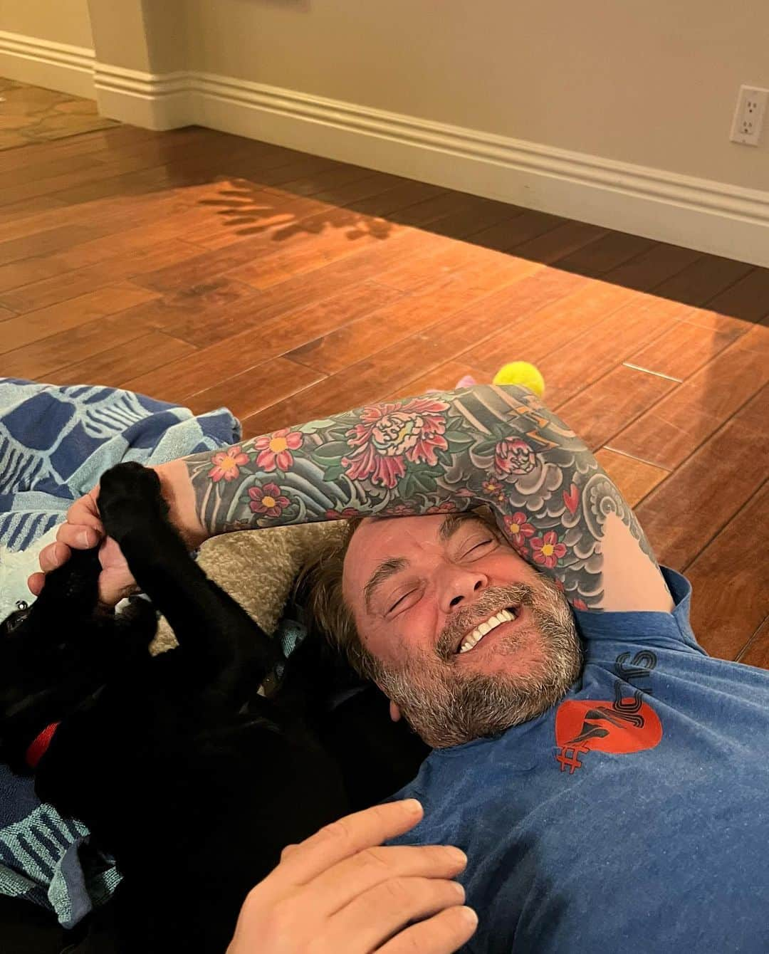 マーク・シェパードさんのインスタグラム写真 - (マーク・シェパードInstagram)「Harvey Sheppard. There you go. #spnfamily」2月1日 6時19分 - realmarksheppard