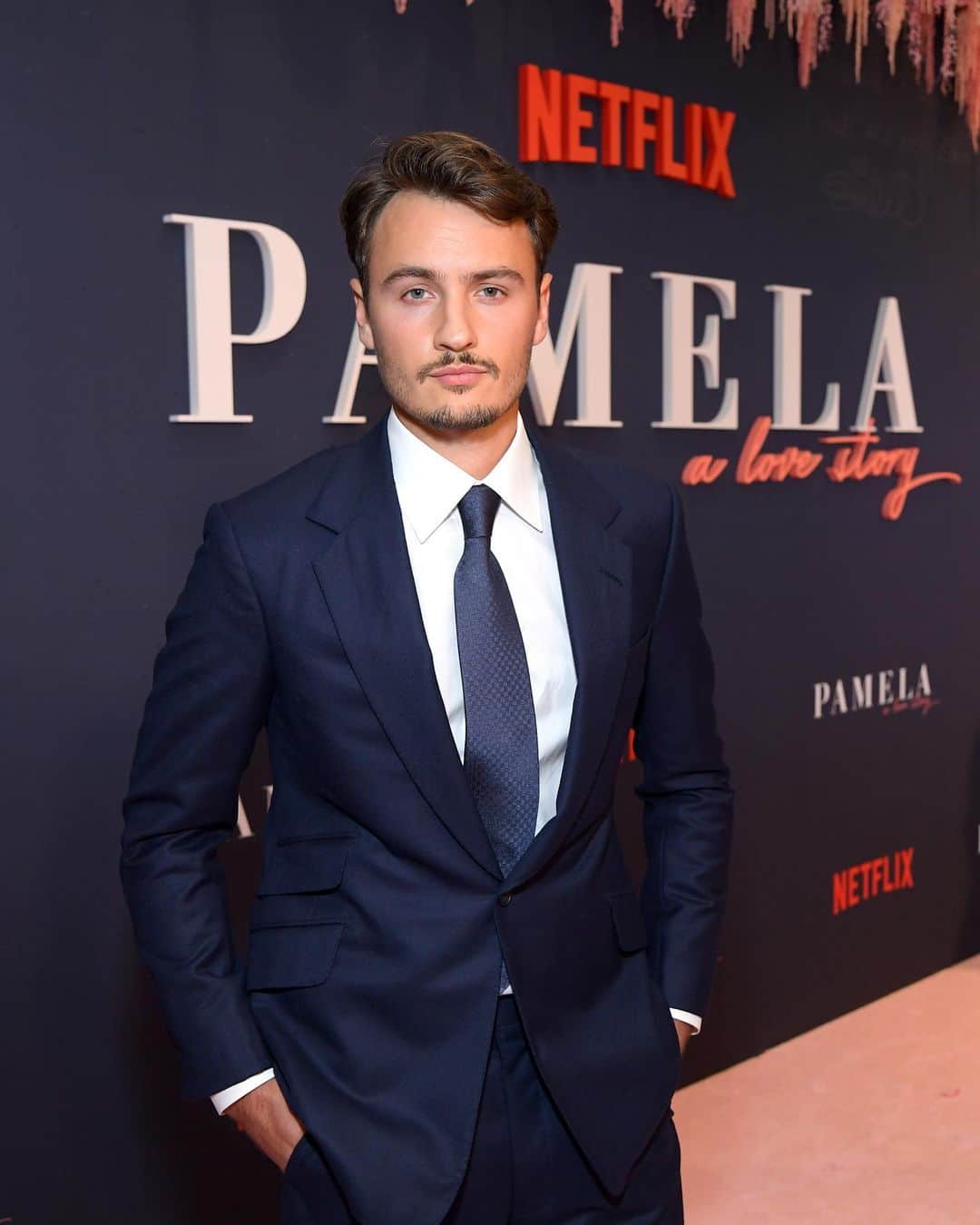 ブランドン・トーマス・リーのインスタグラム：「“Pamela, A Love Story” out Now! Thank you to everyone involved in this process. Incredibly grateful to our partner @netflix and the entire filmmaking team. It was a fantastic night, celebrating an even more fantastic woman. Thank you all for the continued love and support!」