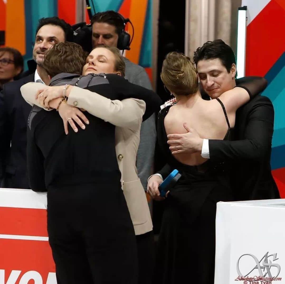 のインスタグラム：「So grateful for this team❤️ • • • • #ToyotaUSChamps #teamusa #championship #nationals #figureskating #icedance」