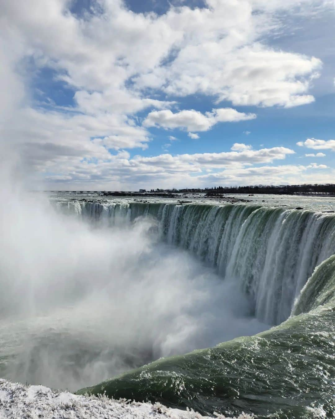 ゴーダ・ブトクテさんのインスタグラム写真 - (ゴーダ・ブトクテInstagram)「3 years later, we are back at Niagra Falls 🥰 📸 @andreafahlander . . . . #canada #niagrafalls #waterfall #tourlife #toronto #travel #travelling #niagara」2月1日 7時58分 - godabutkute