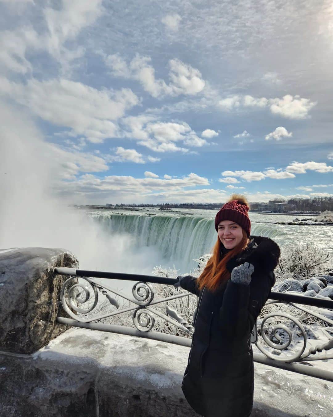 ゴーダ・ブトクテのインスタグラム：「3 years later, we are back at Niagra Falls 🥰 📸 @andreafahlander . . . . #canada #niagrafalls #waterfall #tourlife #toronto #travel #travelling #niagara」