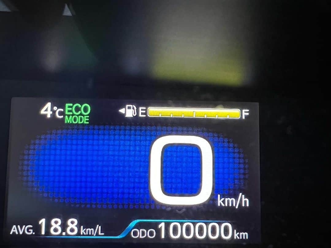亀田誠治のインスタグラム：「😍10万km達成❣️毎日ありがとね！🚗🐢」
