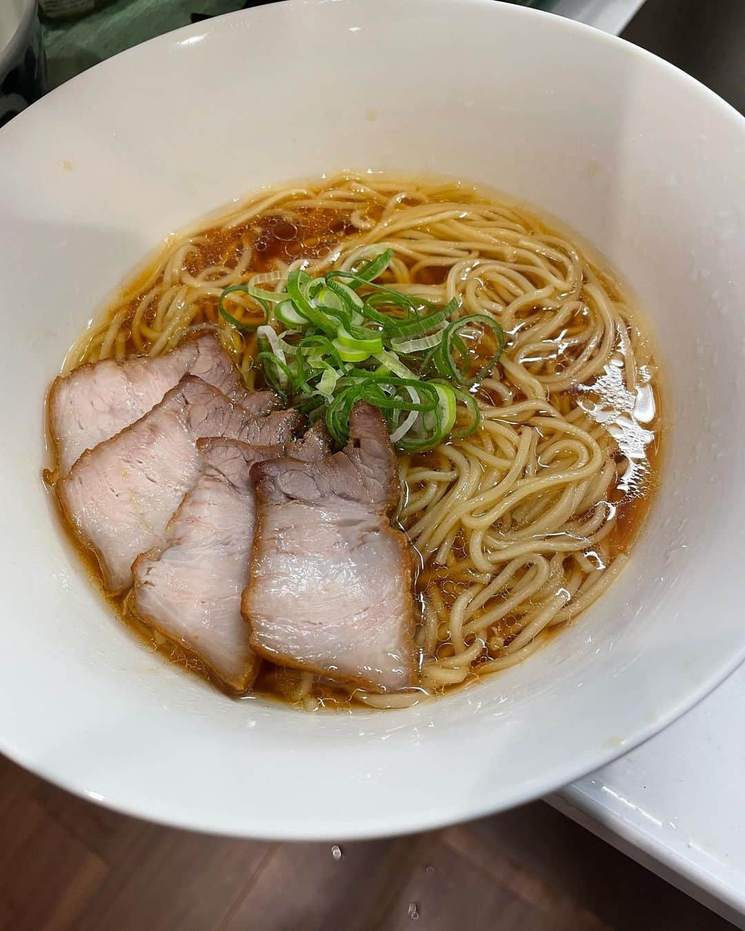 原いい日のインスタグラム：「#ハララーメン 独学でラーメンはじめました。Twitterの方では毎日進捗を載せております。 原の朝ラーで #ハララー と呼ばせていただきます。 スープはベースが完成いたしました。 いつか劇場の楽屋でお出しできるように頑張ります。 #ラーメン #ラーメン好きな人と繋がりたい  #おうちラーメン」