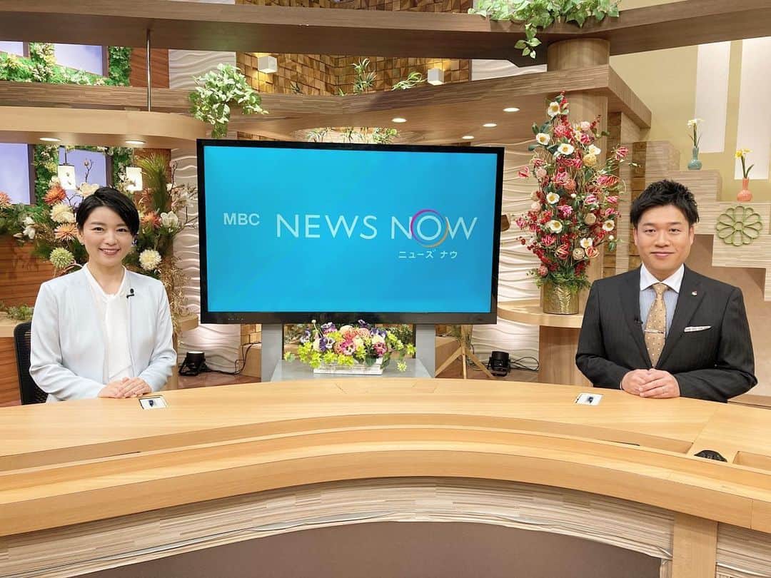 美坂理恵のインスタグラム：「2023.01.31  番組内でも挨拶させていただきましたが、 1度目の育児休暇復帰後から担当させていただいたニューズナウ。 ひとまず昨日が最後の出演でした。  ニュース一本一本の重みをずしりと感じながら、視聴者のみなさんにより伝わるようにと、臨んだ一年。 同い年で、二児のパパでもある岩崎キャスターにとても支えられました。  第二子出産準備のため、3月から産休に入る予定です。  残り1ヶ月、ラジオやテレビ、時に、どこかの番組のピンチヒッターでお目に、お耳にかかるかもしれません。  引き続き、よろしくお願いします🙇  #ありがとうございました #あと1カ月お仕事します」