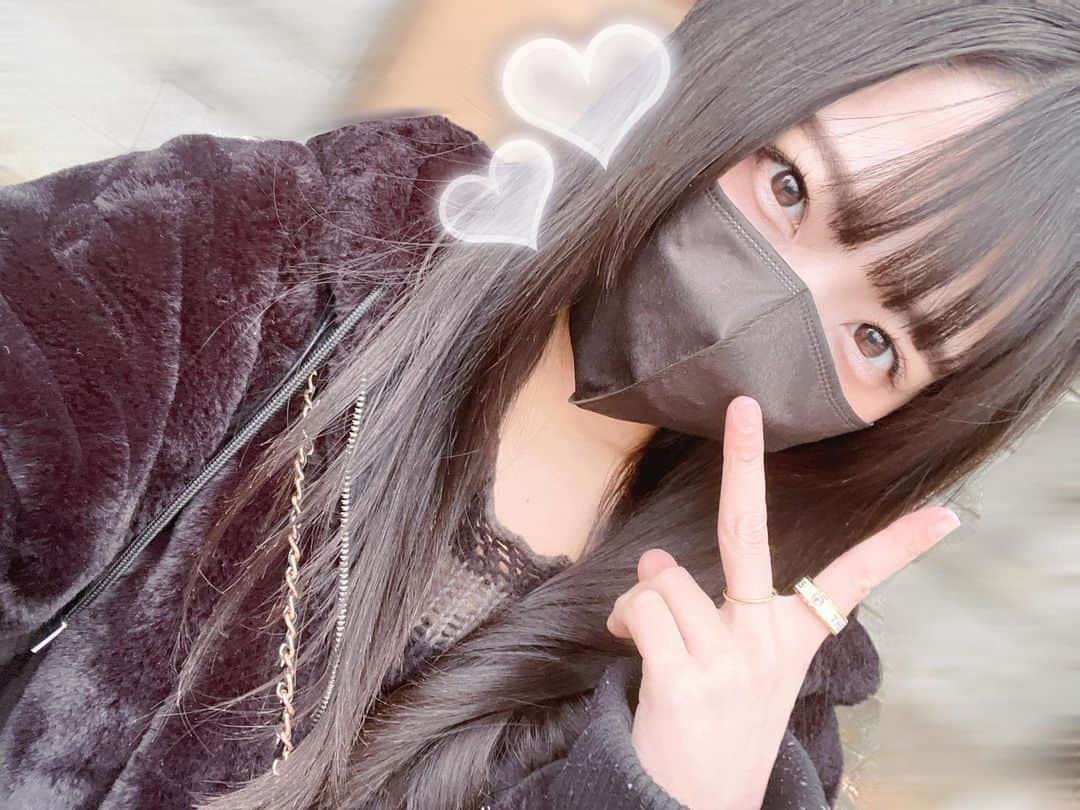 月野もあのインスタグラム：「𓂃 𓈒𓏸◌‬  今日も1日がんばろー⸜❤︎⸝‍  #selfie #blackcode #mask」