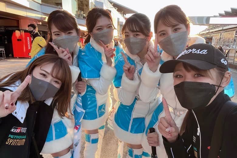 鈴木志歩さんのインスタグラム写真 - (鈴木志歩Instagram)「〜2018-2022〜 . 【ご報告】 2022年度をもちましてレースクイーンを引退致します。 . 2018年に憧れていた名門NISMOチームでRQデビューさせて頂き、気づけば5年が経っていました。 途中コロナウイルスの影響で大好きなサーキットへ中々行くことの出来ない年もありましたが、沢山の方が毎年応援して下さり本当に充実した5年間でした。 . そして、何より私を選んで下さったチーム・スポンサーの方々に感謝の気持ちでいっぱいです。 モータースポーツの魅力や、いろんなことを学んだお陰で今の私が居ます。 本当に良いチームに恵まれた事を誇りに思います。 . これからもモータースポーツがもっともっと盛り上がり、お世話になった各チームの活躍と健闘をお祈ります！ . 最後に… こんな私を応援して下さり 本当にありがとうございました✨ モータースポーツは変わらず大好きなので、 サーキットには出没すると思います🙌 . . ちなみにSNSは変わらず更新するので、 引き続きよろしくお願いします🥺🤍 . . . #RQ #racequeen #supergt #gt300 #muta #mutaracing #lmcorsa #otg  #motorsports #twsprincess #gt500 #NISMO #JATCO #shaderacing #racing #race」2月1日 12時01分 - shiho_suzu_