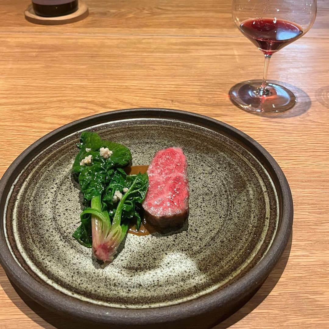 maho takatokuさんのインスタグラム写真 - (maho takatokuInstagram)「. 空間も食事もお酒もタイプすぎたcaveman🍴 使われてる食器もこだわりが詰まってて美しかったなあ」2月1日 23時00分 - maho11_hai