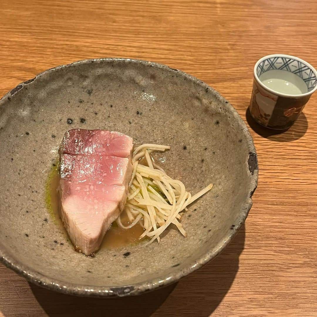 maho takatokuさんのインスタグラム写真 - (maho takatokuInstagram)「. 空間も食事もお酒もタイプすぎたcaveman🍴 使われてる食器もこだわりが詰まってて美しかったなあ」2月1日 23時00分 - maho11_hai