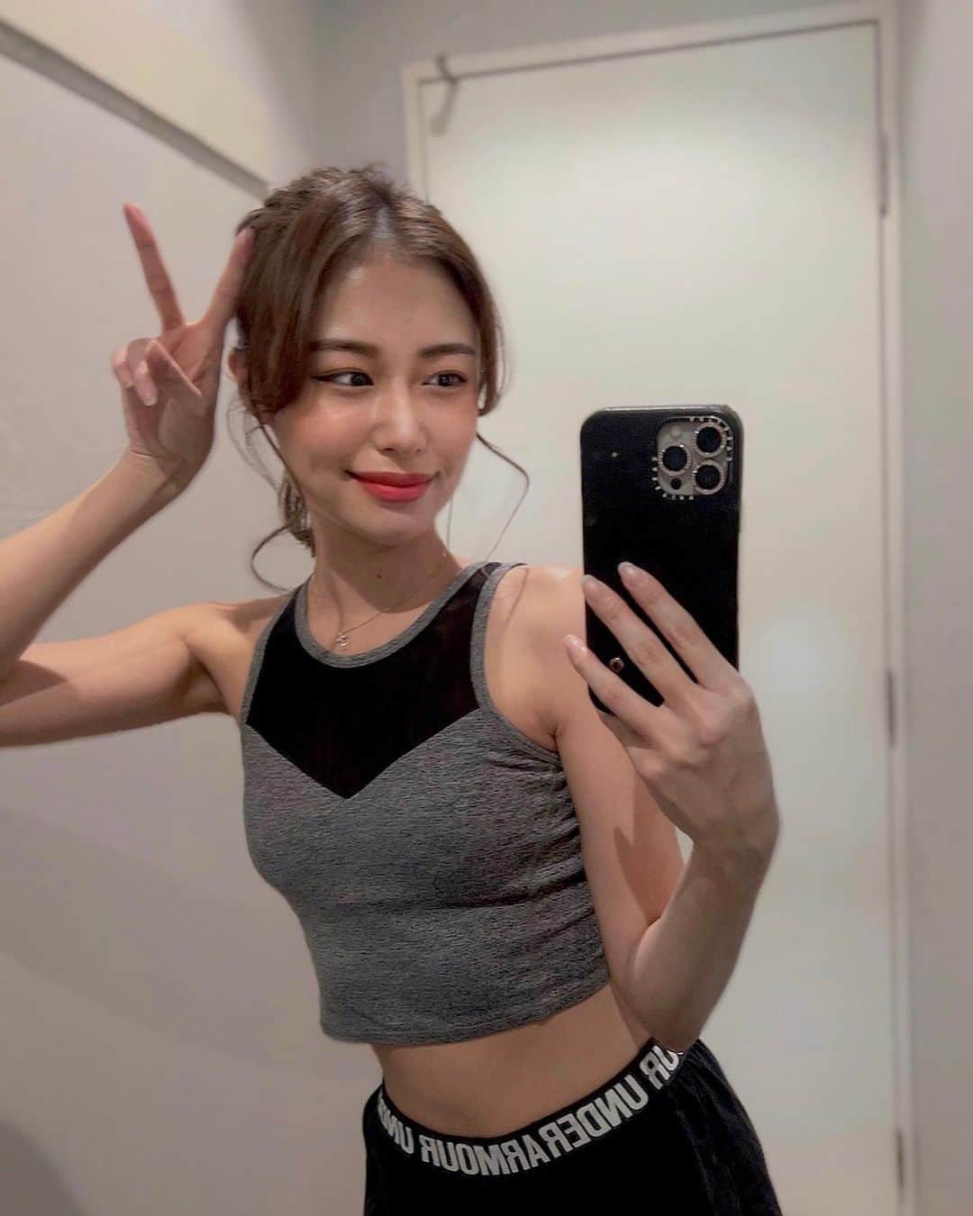 澤井玲未のインスタグラム：「今年から運動もちゃんとしようと思って(ただの正月太り)本腰いれはじめた🏃‍♀️❤️‍🔥 ストーリーにもあげたけど投稿ネタないからこっちにも🙈🖤笑 .  #ジム#筋トレ#トレーニング#筋トレ初心者 #トレーニングウェア#健康美#スポーツ#ヘルシー#スポーツモデル#sportsmodel#healthy#gym」