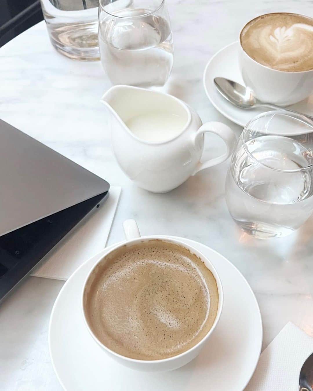 Nayuhaのインスタグラム：「こんなにカフェ行ってるけど 実はカフェインあんまり得意じゃない🫢」