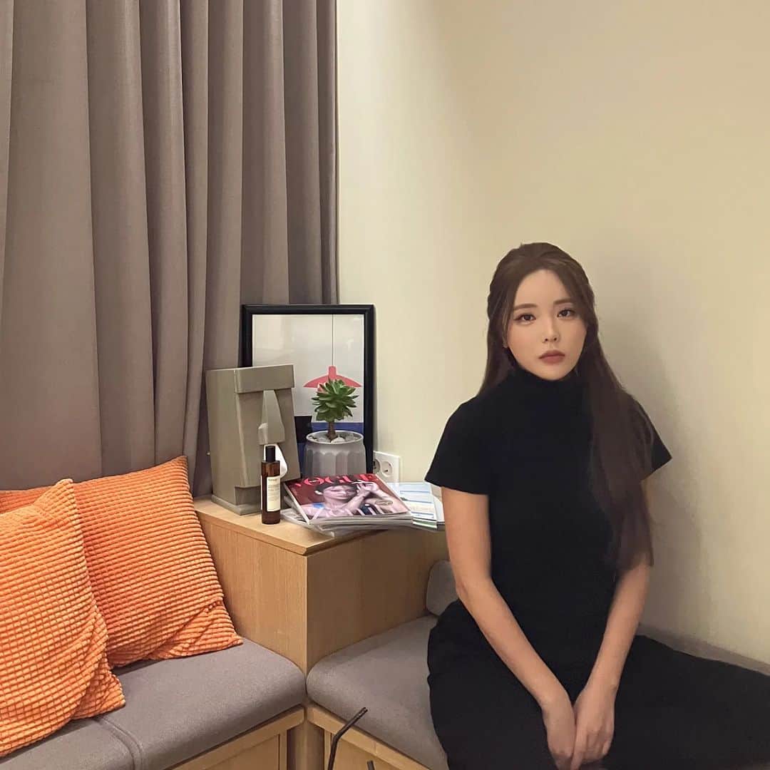 ホン・ジニョンのインスタグラム：「감기야 떨어져라ㅜ 아직도 코 훌쩍 모두들 감기조심하세요오☺」