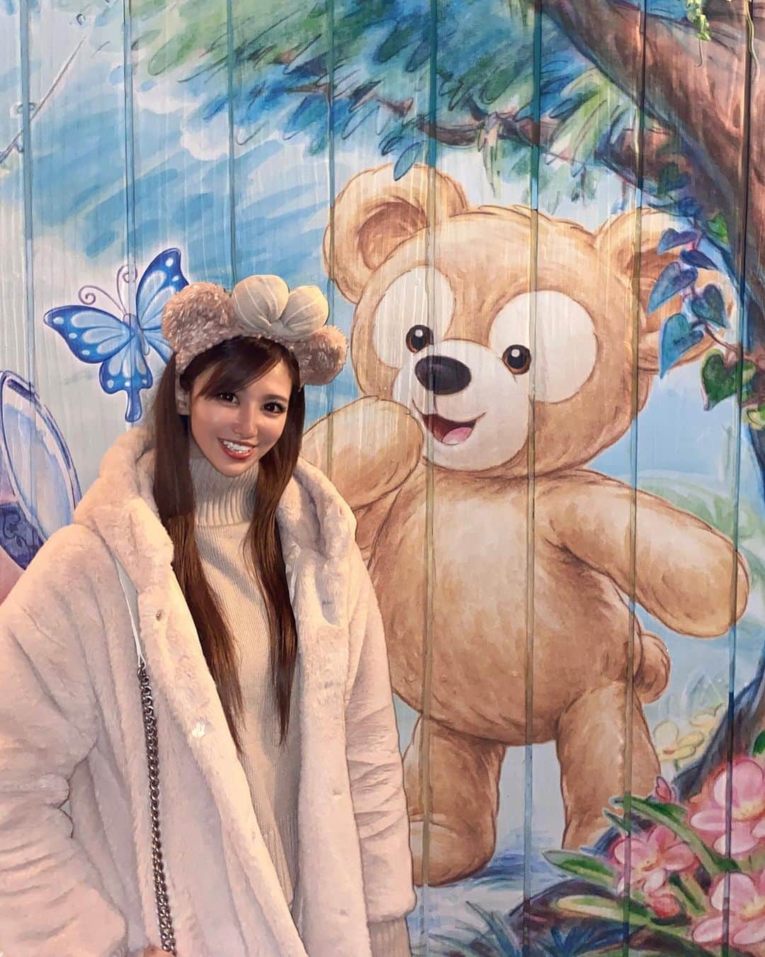 のインスタグラム：「ダッフィー🧸🧡 ＊ ＊ シェリーメイになって、ダッフィーに会いに行ってきた🧸笑 ・ ・ ・ #ディズニーシー #disneysea #ダッフィー #シェリーメイ #シェリーメイコーデ #ダッフィーとデート」