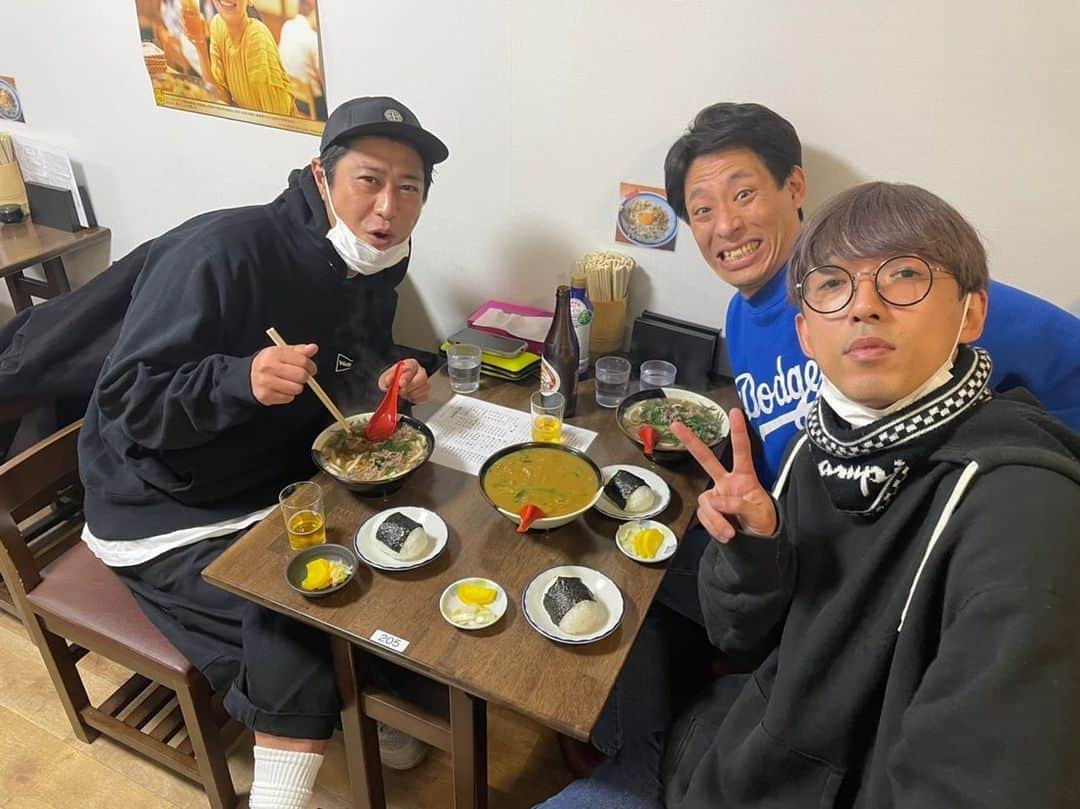 尾形貴弘さんのインスタグラム写真 - (尾形貴弘Instagram)「軍団で大阪呼んでいただいた！！ 嬉しくて3人で大阪で飲んで〆にうどん！！」2月1日 15時47分 - oga.ogaoga399