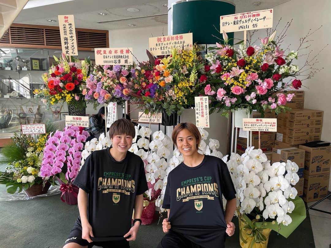 小林里歌子さんのインスタグラム写真 - (小林里歌子Instagram)「. クラブに素敵なお花が🥺💐  改めてベレーザに関わる全ての皆さん、皇后杯の応援ありがとうございました！  リーグも一緒に獲りましょう！  #日テレ東京ヴェルディベレーザ」2月1日 16時17分 - rikako__kobayashi