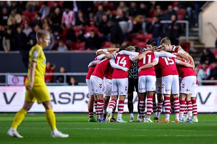 ティム・クローゼさんのインスタグラム写真 - (ティム・クローゼInstagram)「I just wanted to take the chance to say THANK YOU to all the fans.   It was a pleasure to play for @bristolcityfc and I also want to THANK my teammates, manager, staff and everyone involved in and around this beautiful club for making me feel welcome from day one.  Time to say GOODBYE 🫡 and see what the future holds for me  #instakräss #tk25 #robins #farewell」2月1日 16時50分 - timm_klose_gt