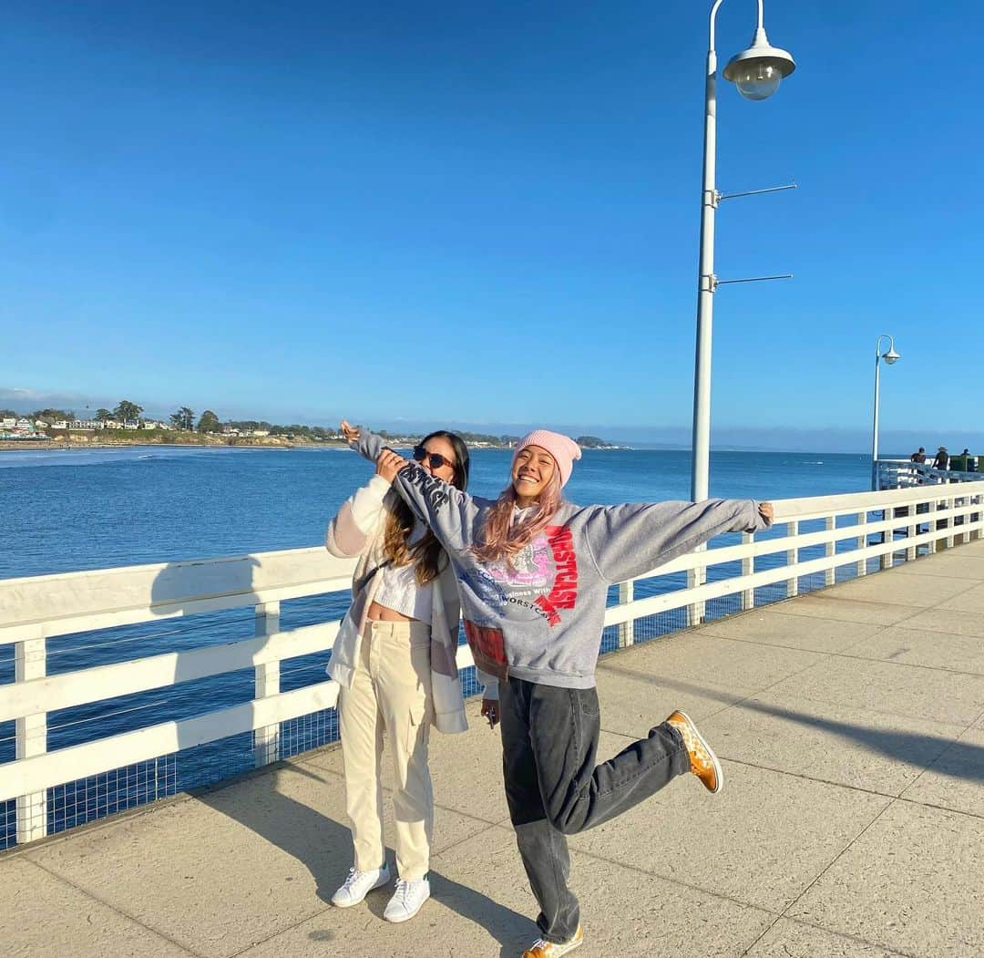 エイミー・コガさんのインスタグラム写真 - (エイミー・コガInstagram)「Visited my sister in California for the weekend☀️ #sacstate #california #idontdosnakes #butivywascute #mymouthwasopenthough #ilikechipotle #andpanerabread   妹のジェニファーに会いにいってきた💛いまはカリフォルニア州立大学サクラメント校の3年生  ゴルフぶのエースとしてがんばってます✨  キャンパスぶらぶらしてたらscience buildingにはいってけんきゅうしてるどうぶつたち見てたらへびのアイビーちゃんをさわらしてくれました🐍  ヘビはスーパーにがてだけどアイビーちゃんはジェントルでフレンドリーでかわいいかった💕  #こわすぎて口空いてた　#ペロペロしてた #エイミーコガ」2月1日 16時59分 - eimango